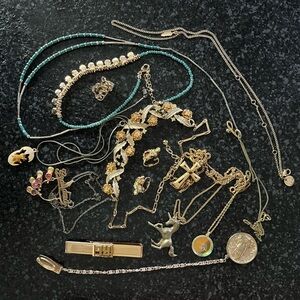 Vintage a jewelry lot